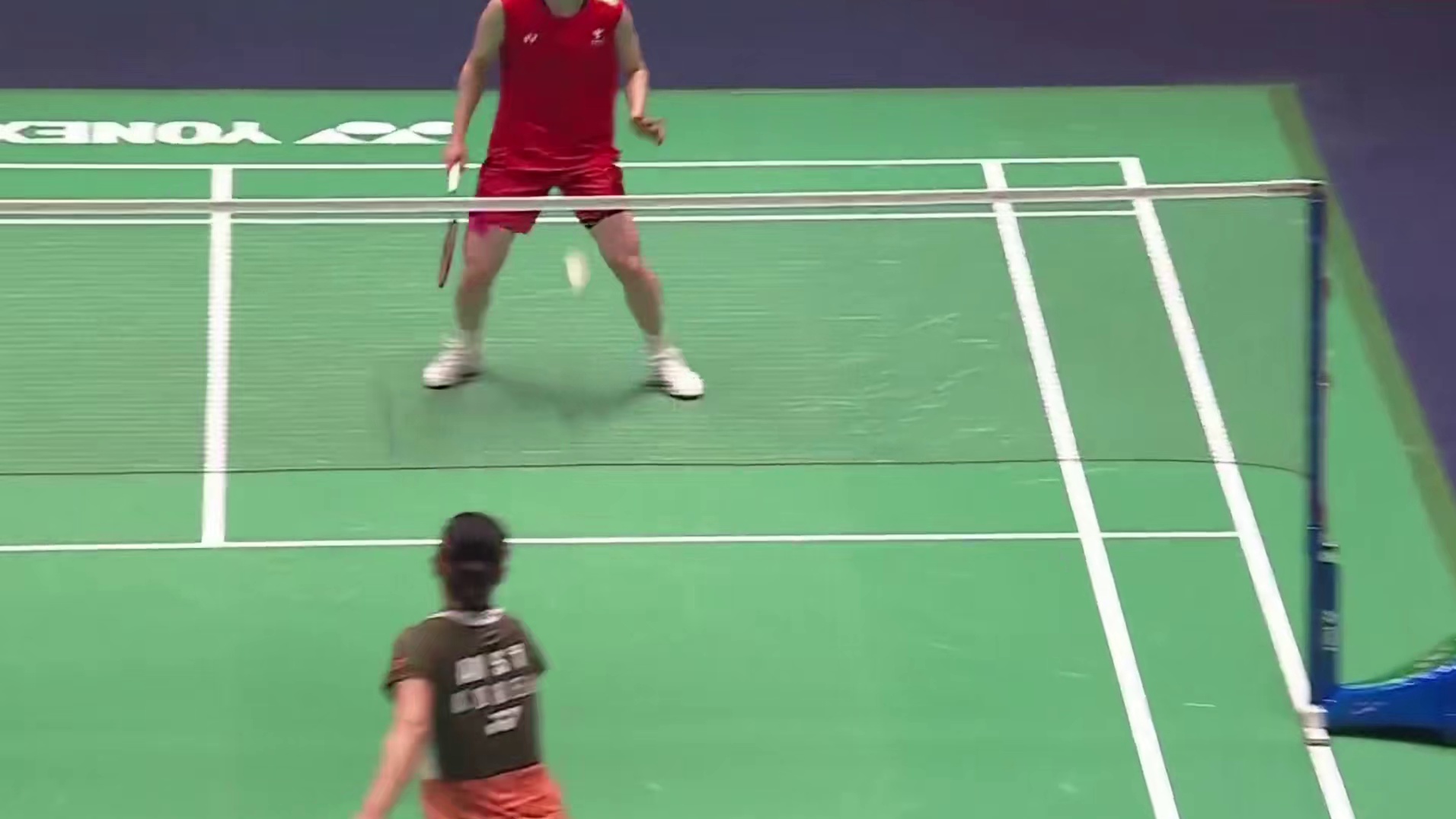 王祉怡放网质量不足，出现多次判断失误，最终安洗莹以21-7成功夺冠