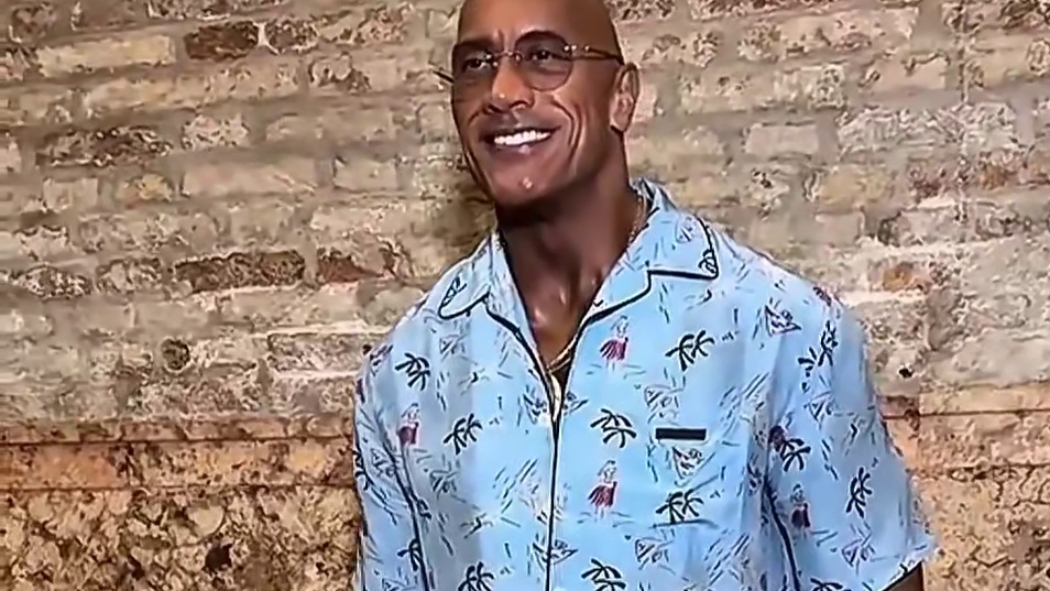 巨石强森为什么要虚报自己的身高！ #WWE #摔角 #巨石强森