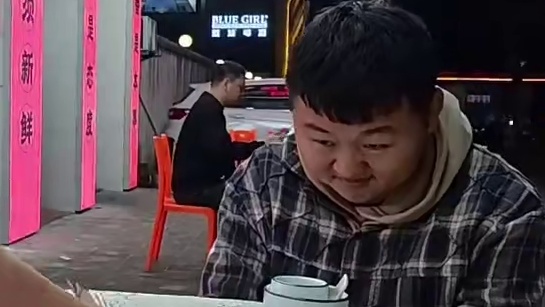 钓鱼交换美食汕尾篇：老板们一路创业历经人心冷暖却依旧选择相信，汕尾的石头鱼很鲜...
