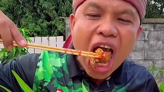 剁椒辣酱️新鲜大蜗牛 #美食 #户外美食 #美食 #泰国美食 #内容启发搜索