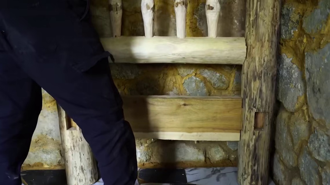第5集：男人仅凭简单的工具，竟然在野外搭建出这么漂亮的荒野小屋