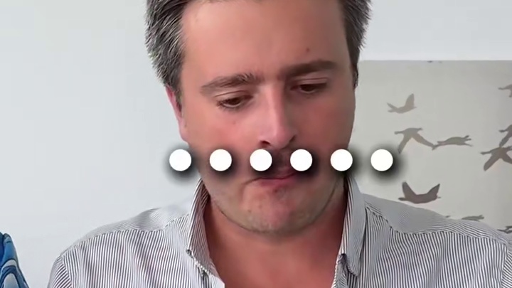 老外挑战中国奇葩糖果，不懂就问，中国人都这么吃吗？ #女巫的毒药糖果版 #玩个很新的东西 #好东西整