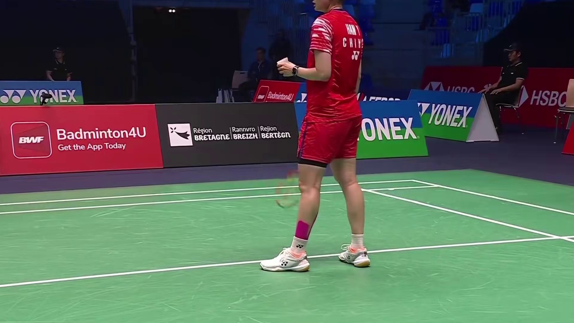 韩悦次局连续错失赛点，被李文珊以23-21完成单局逆转