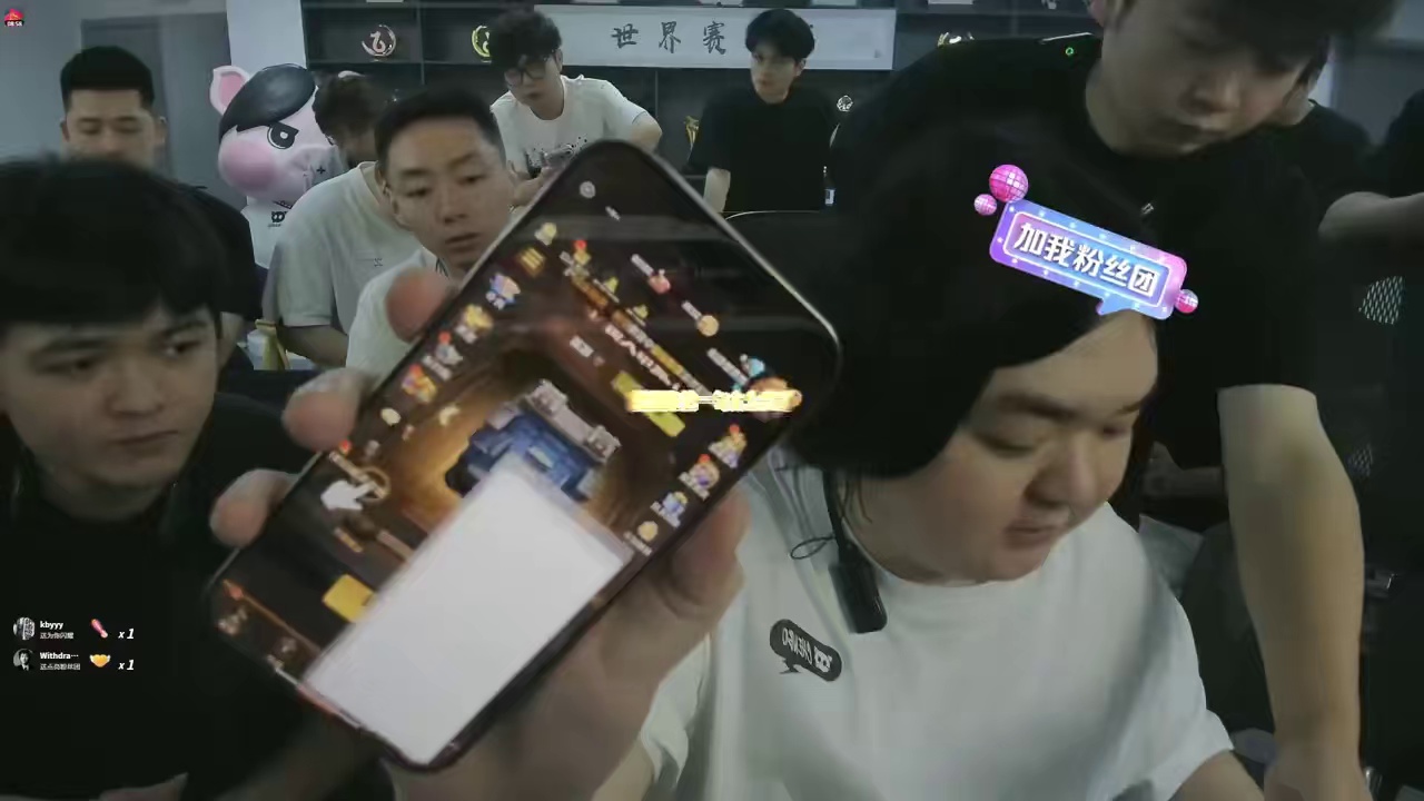 就因陈伯一句太上头了，官方服务器当场炸穿 #向僵尸开炮全新版本#向僵尸开炮最强赛季来袭#跟陈伯一起向