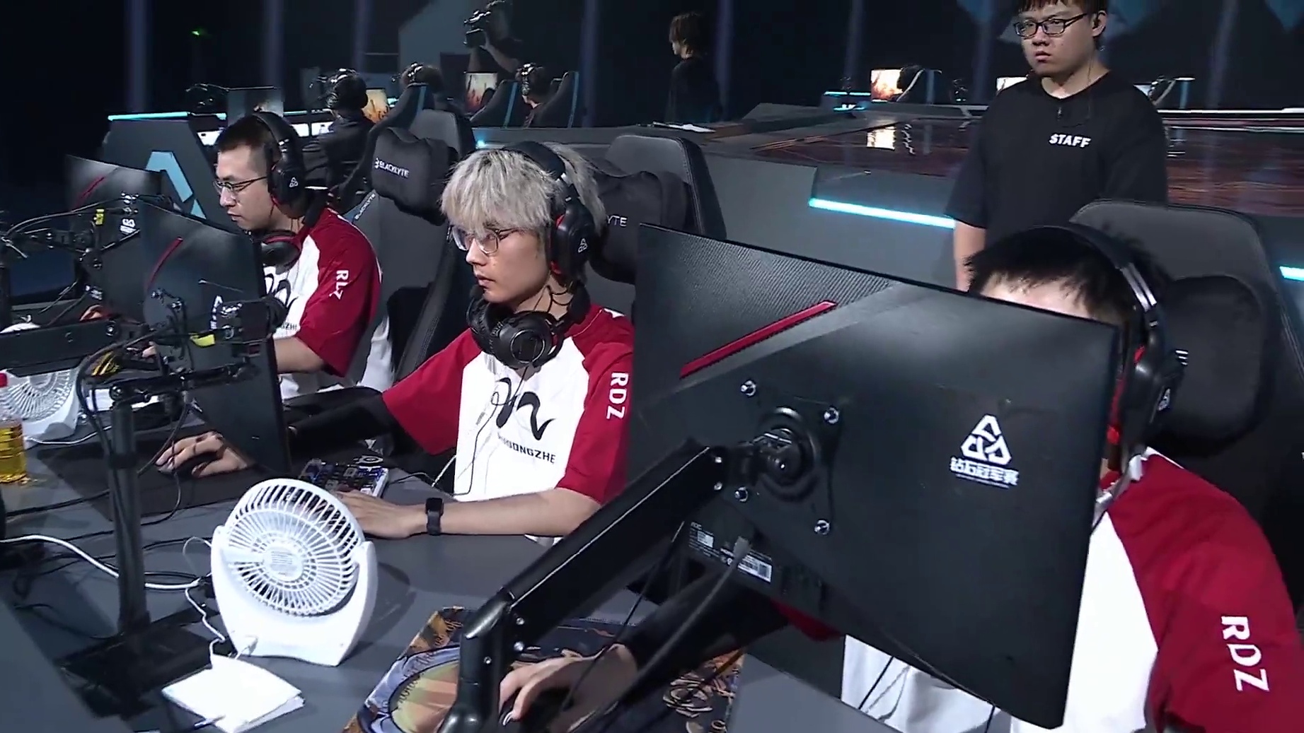 DDC钻石冠军赛总决赛 TB夺得总冠军