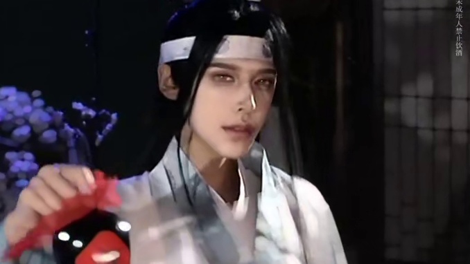 “姑苏一杯倒……” #蓝忘机 #魏无羡 #cos #同人二创ooc致歉 #剧情演绎