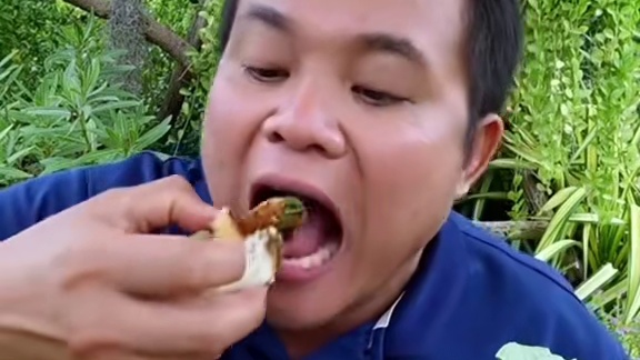 泰国香米饭团鲜辣酱汁️炭烤牛胸口野生姜 #泰国大叔#泰国美食#内容启发搜索 #种草激励计划 #全民任