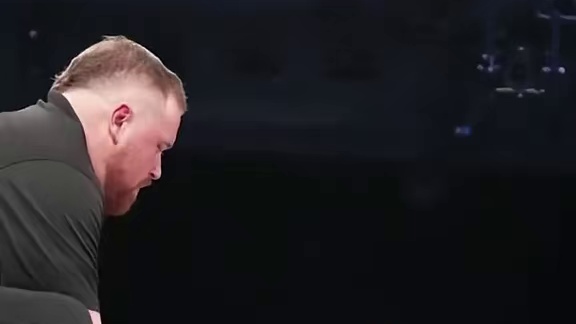 选手公然犯规，一巴掌把人打直了！