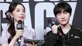 小花生采訪：以后在特定的時(shí)間點(diǎn)還是會(huì)和大家見面的 #Peanut最后一舞  #GEN戰(zhàn)勝HLE 