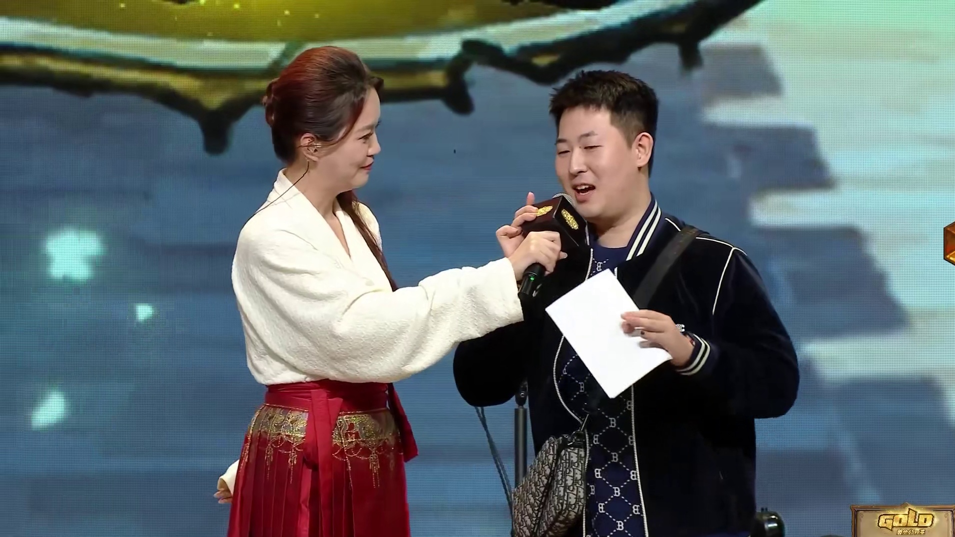 最逆天的一幕！孝驴携带驴鸽照片赢下70+卡包