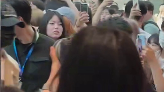 enhypen保镖把粉丝推飞了
