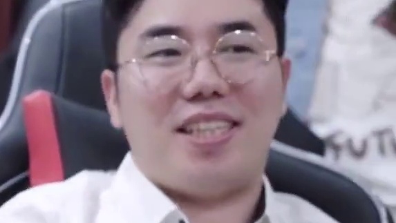 当你兄弟在你面前一本正经时 #S15淘汰赛  #英雄联盟S15  #上聊S15