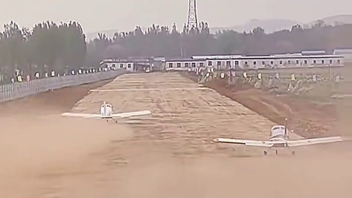 第一次见飞机呀