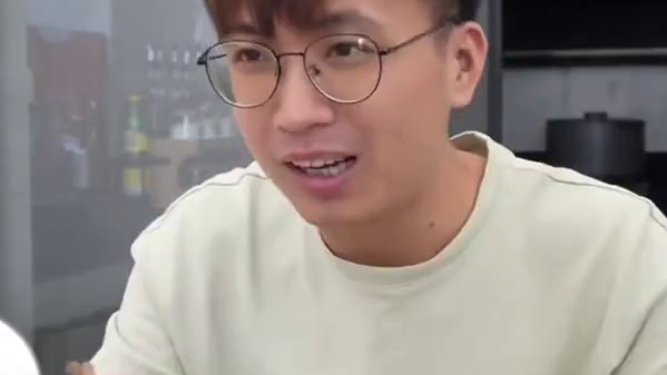 鱼:你就说鲜不鲜吧#搞笑 #看一遍笑一遍 #万万想不到