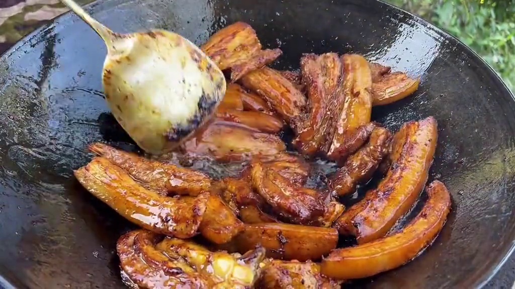 简单做一锅把子肉，配着一大碗火鸡面吃过瘾