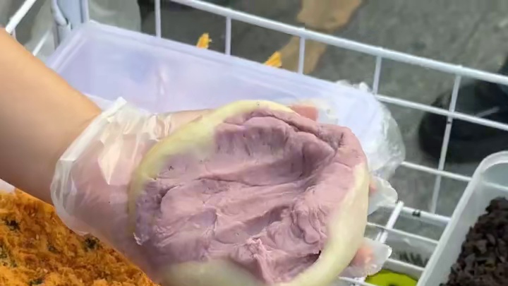 谁能顶住10元一个的全拼麻糍呀！糯叽叽的满满都是料‼️#寻味烟火气 #需要大声安利的烟火气美食 #舌