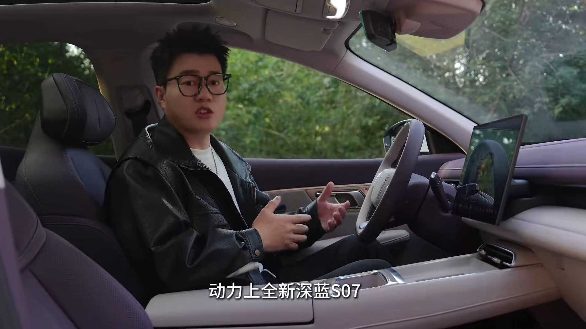 15万预算想买豪华SUV？全新深蓝S07闭眼冲！