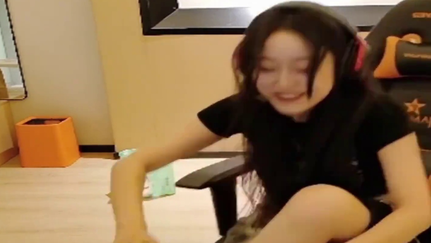 鹅鸭杀又玩疯一个，让帽子玩破防了 也是第一人了 #鹅鸭杀 #CF美黎 #CF绝迹 #穿越火线