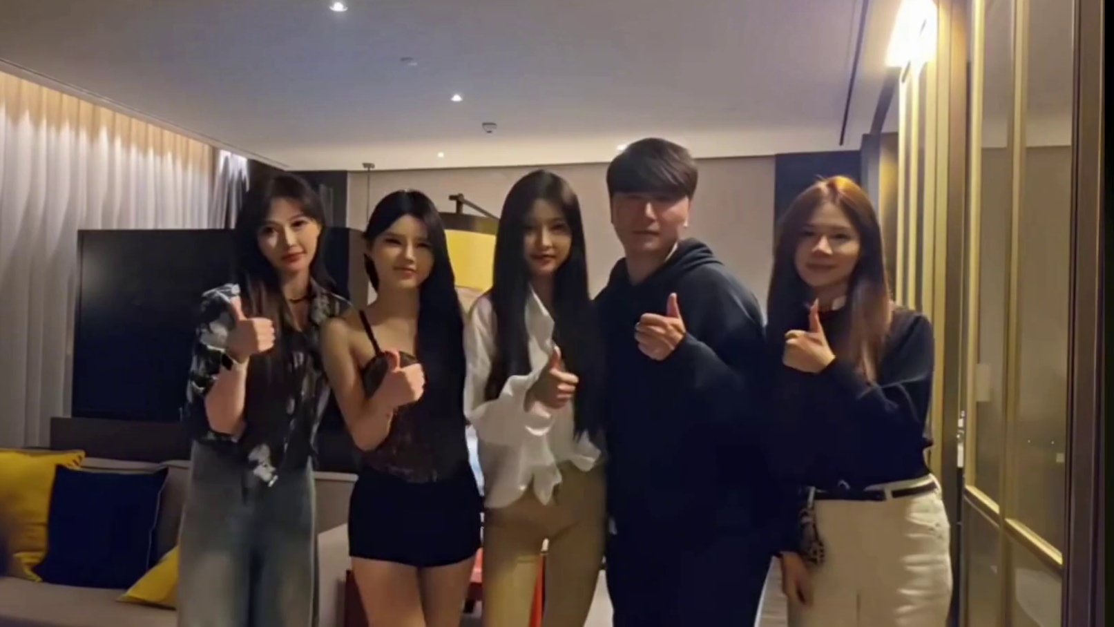 星舞杯线下活动，正式杀青，期待下一季。
#小小小酷哥 #组织1995