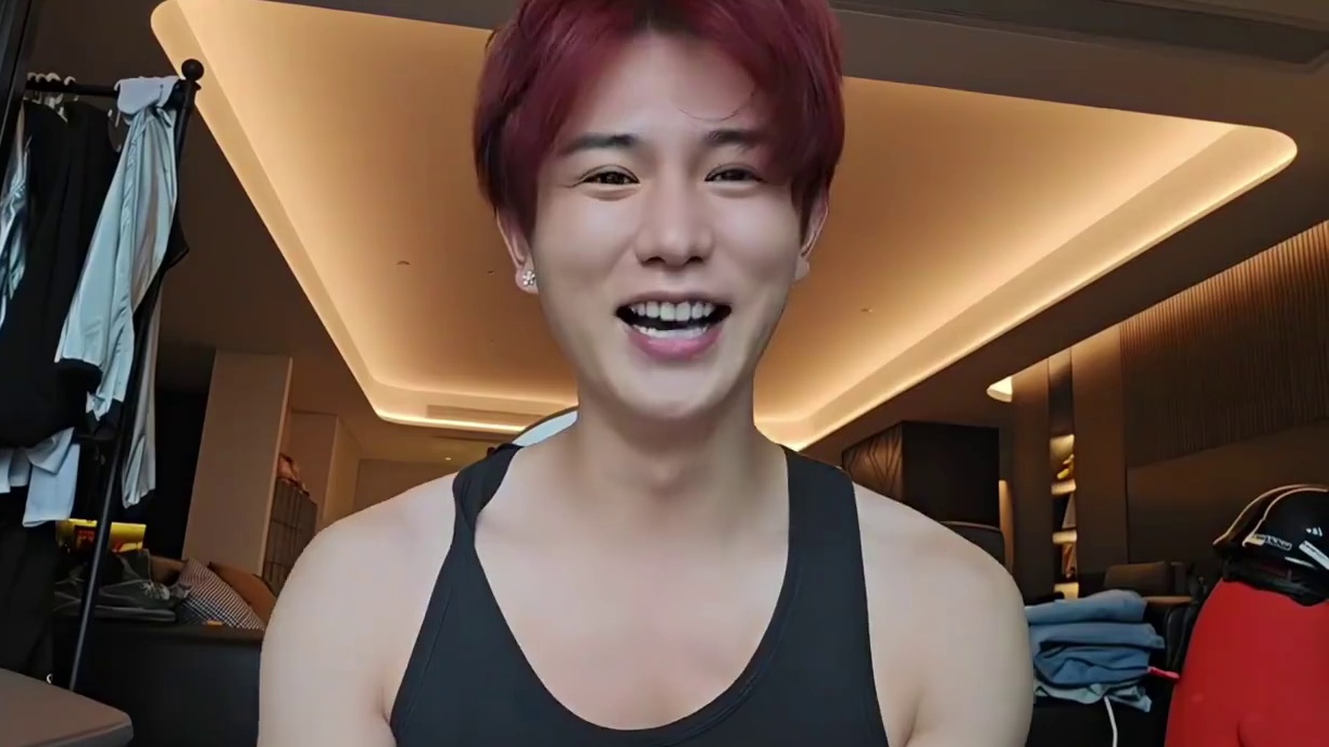 坏了真的让他练出来了。 #童锦程 #健身 #腹肌 #江南第一深情