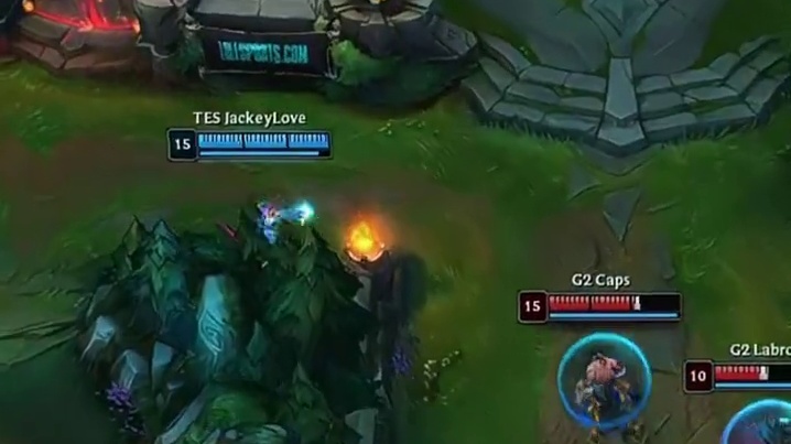 冲锋陷阵+绕后包夹,JackeyLove的EZ仍旧E往无前 ,TES 2:1 G2 拿到赛点
#TE