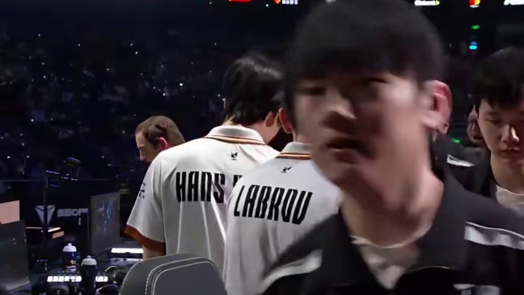 恭喜TES 3:1 战胜G2, 时隔五年再次晋级英雄联盟全球总决赛半决赛,上一次TES晋级半决赛是在