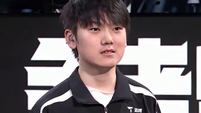 JackeyLove赛后采访:终于进四强了 ,会好好准备接下来的比赛。