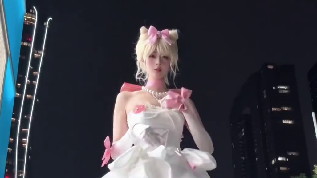 请你在靠近我一点点