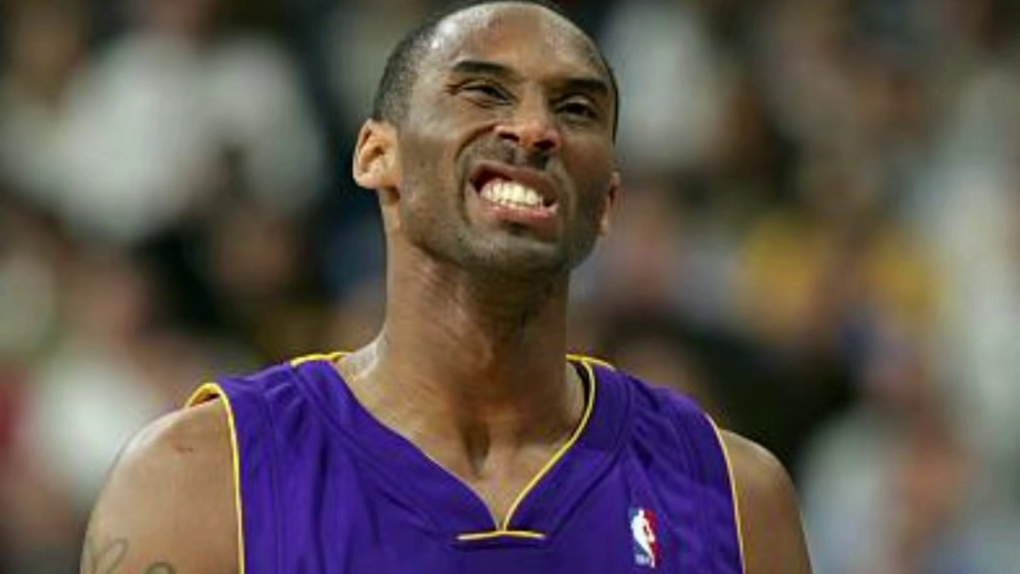 里夫斯砍下28分+16助攻的大号两双，压哨绝杀帮主湖人战胜森林狼。科比末节5中0得到2分。#里夫斯 