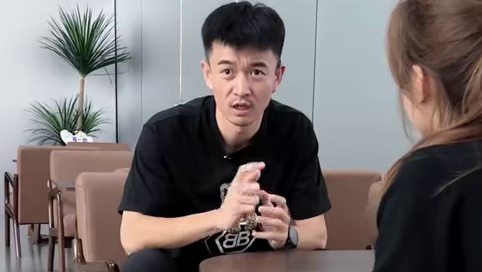 原来石宇奇从小就厉害！吕教练被打“满地找牙”！悠悠进步很大！