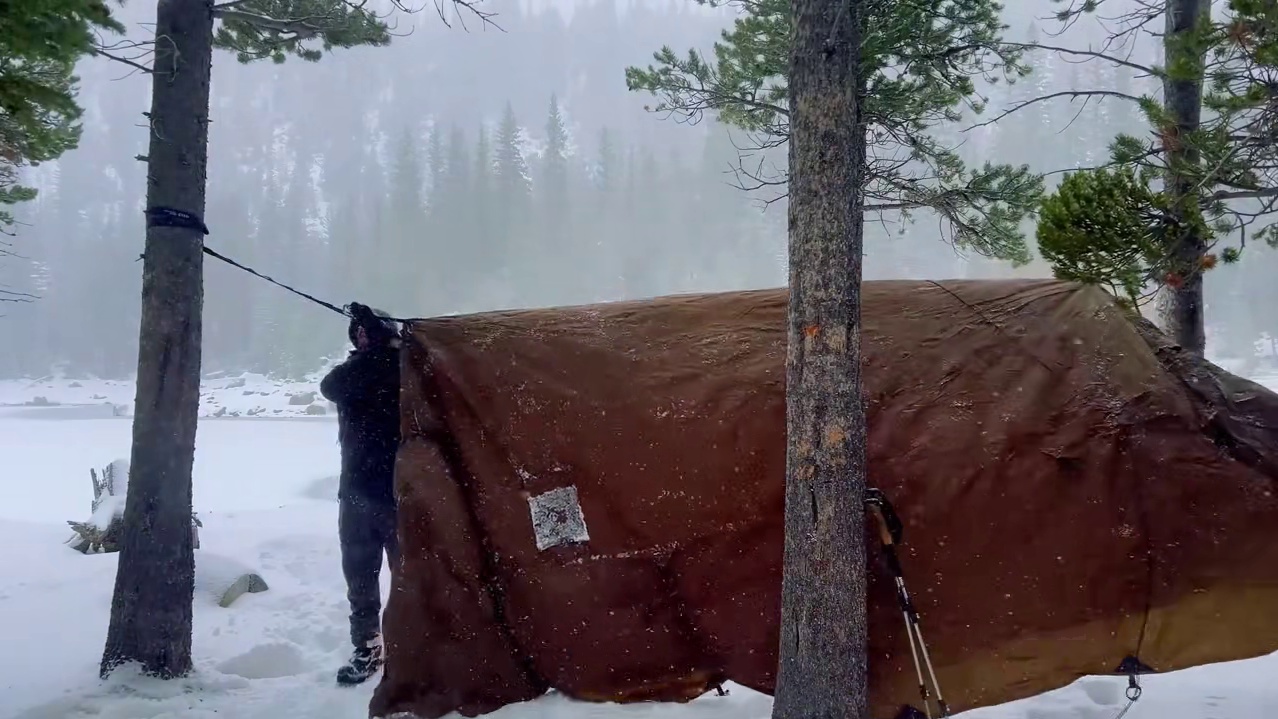 雪中露营，看完让你美美入睡。 #露营 #荒野建造 #雪中露营