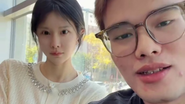 想吃什么随便点#情侣日常 #直播日常记录