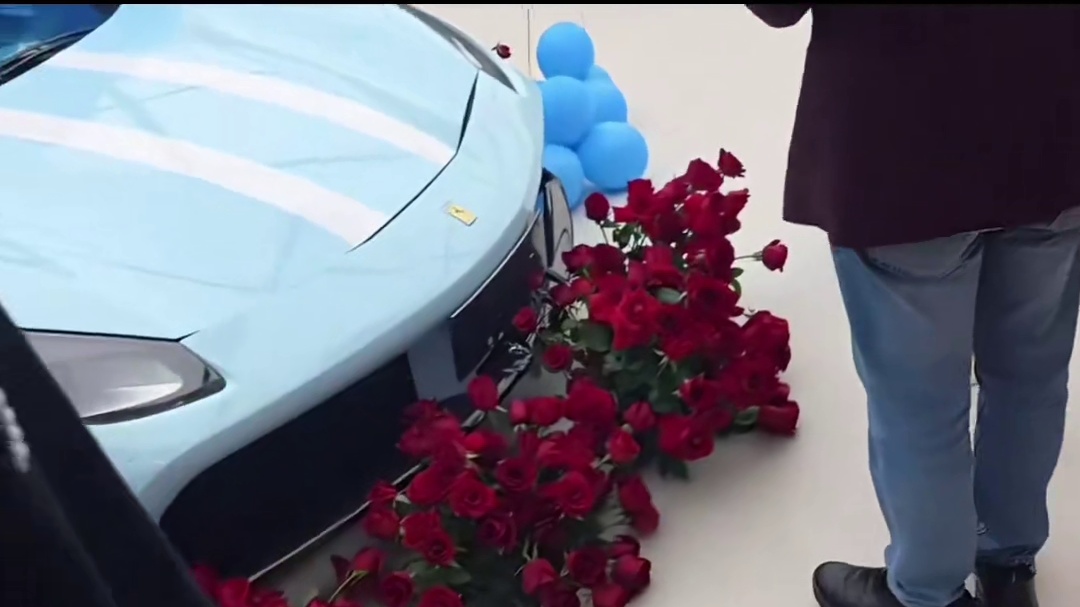 小龙女提法拉利488