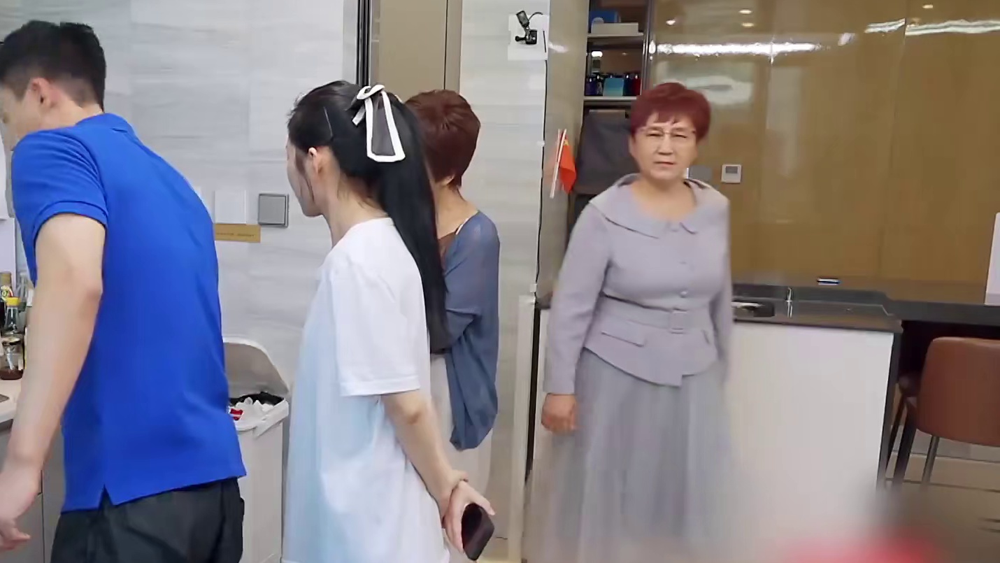 同样都是强势婆婆登门拜访，宋丹丹博谷聊天似母女