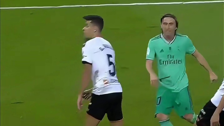 “莫德里奇教过我如何用外脚背射门，我们都很想念他。