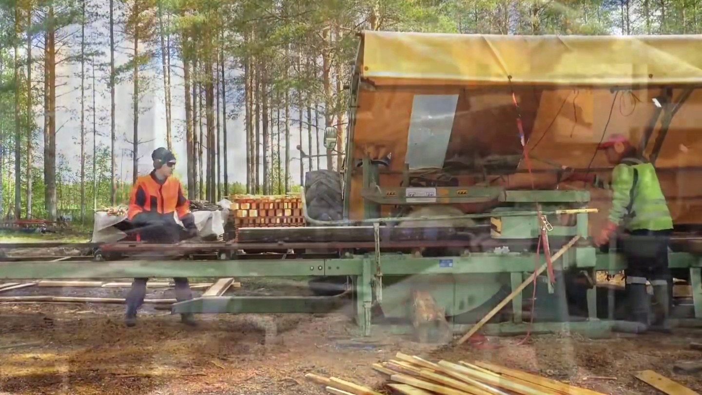 没见过这么严谨的男人，不管是原木的拼接还是搭建！ #野外建造 #解压助眠 #荒野建造