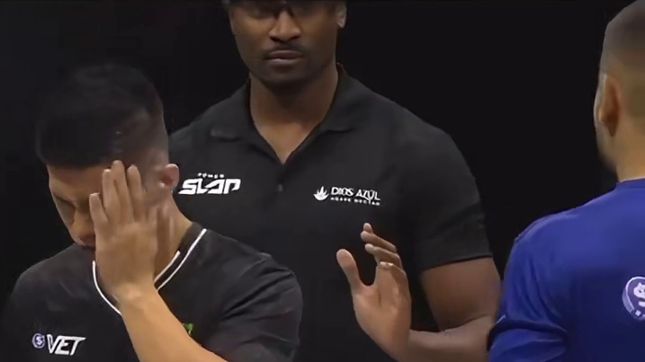 赵鸿刚扇耳光大战。看谁的脸更硬 #拳击格斗#综合格斗