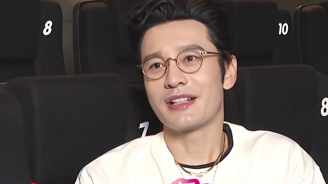 #黄晓明  独家专访有！青岛话版的an apple a day keeps the doctor a