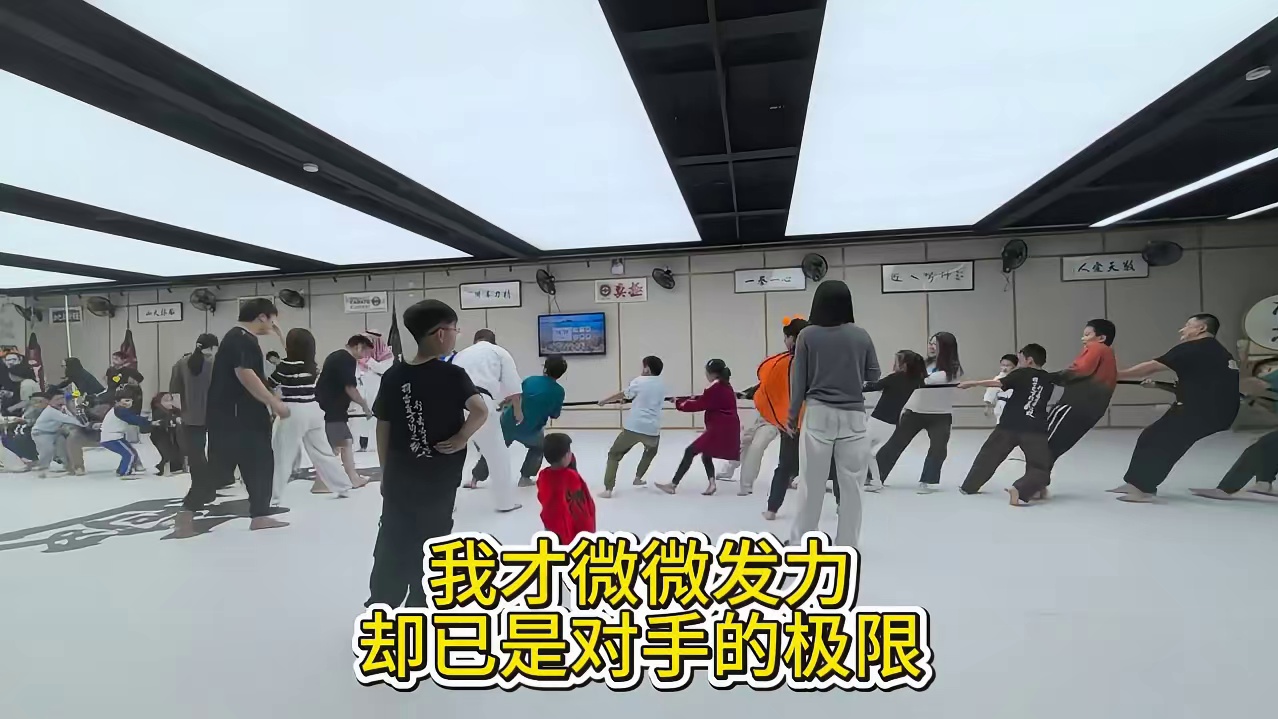 亲子拔河，魔兽争霸3最重量级选手获胜 #魔兽争霸3 #亲子 #拔河