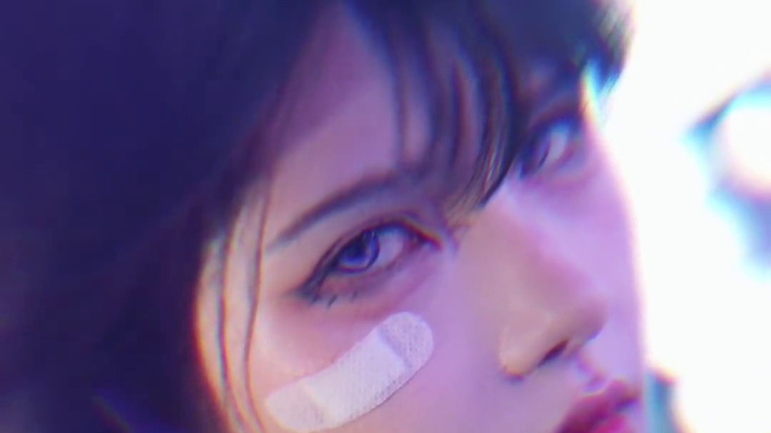 她是狂风中的茉莉