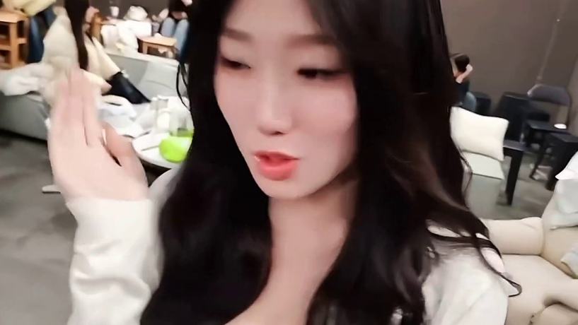 張開朗一直拍女主播的乃乃