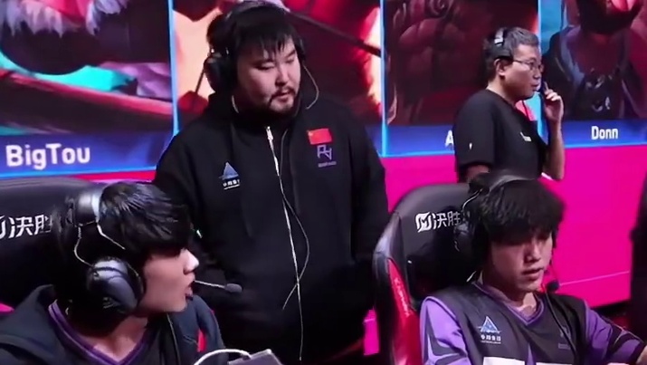 Mikey赛后接受采访，RA终于进入到了季后赛，感谢粉丝不离不弃#决胜巅峰全球电竞 #决胜巅峰 #决