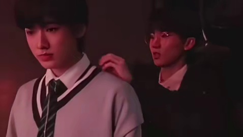 像人间雨刷器，把每个弟弟都照顾到了！真端水队长！