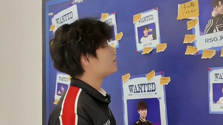 他逃，他追，纪录插翅难飞！火力全开的狼队.shen 将失去的纪录亲手夺回！而隔壁，谈及赛季KPI的W