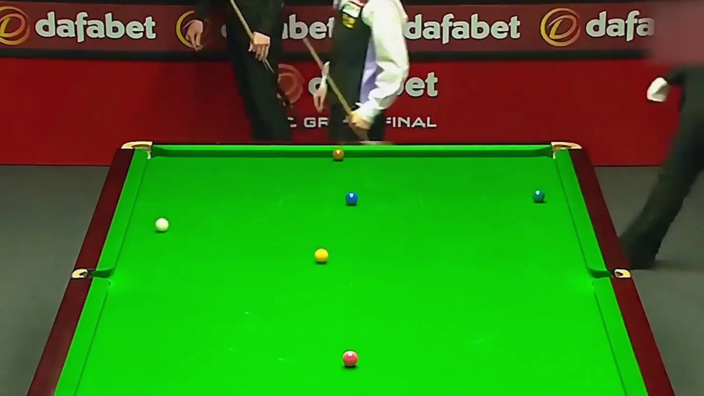 连续封神斯诺克！丁俊晖深陷绝境力挽狂澜，打服罗伯逊！