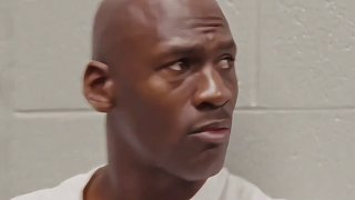 喬丹傳記第15集：這是籃球之神，最恥辱的一場比賽，不僅被一個(gè)菜鳥搶斷，還在丟球后狼狽倒地