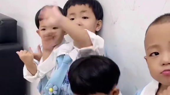 四胞胎二次受邀请来参加中央电视台《越战越勇》的节目录制，非常成功，四个宝贝也是在一点点的进步，加油⛽