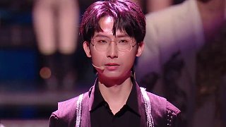 夢(mèng)淚想笑又不能笑，這感覺真的該死，哈哈哈！