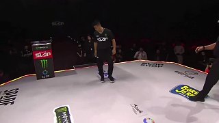 一代武術(shù)大師被對(duì)手殘忍打挺！直翻白眼！裁判回放比賽發(fā)現(xiàn)端倪！#扇耳光大賽 #趙洪剛 #通背拳 #ko