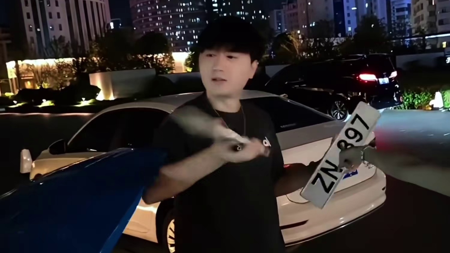 两个车牌比你的帕拉梅拉还贵
#小小小酷哥#组织1995#布加迪赤龙 #组织1995